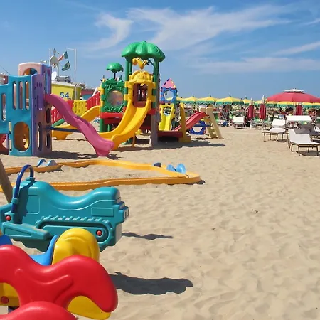 费多拉里米尼酒店 3* 里米尼